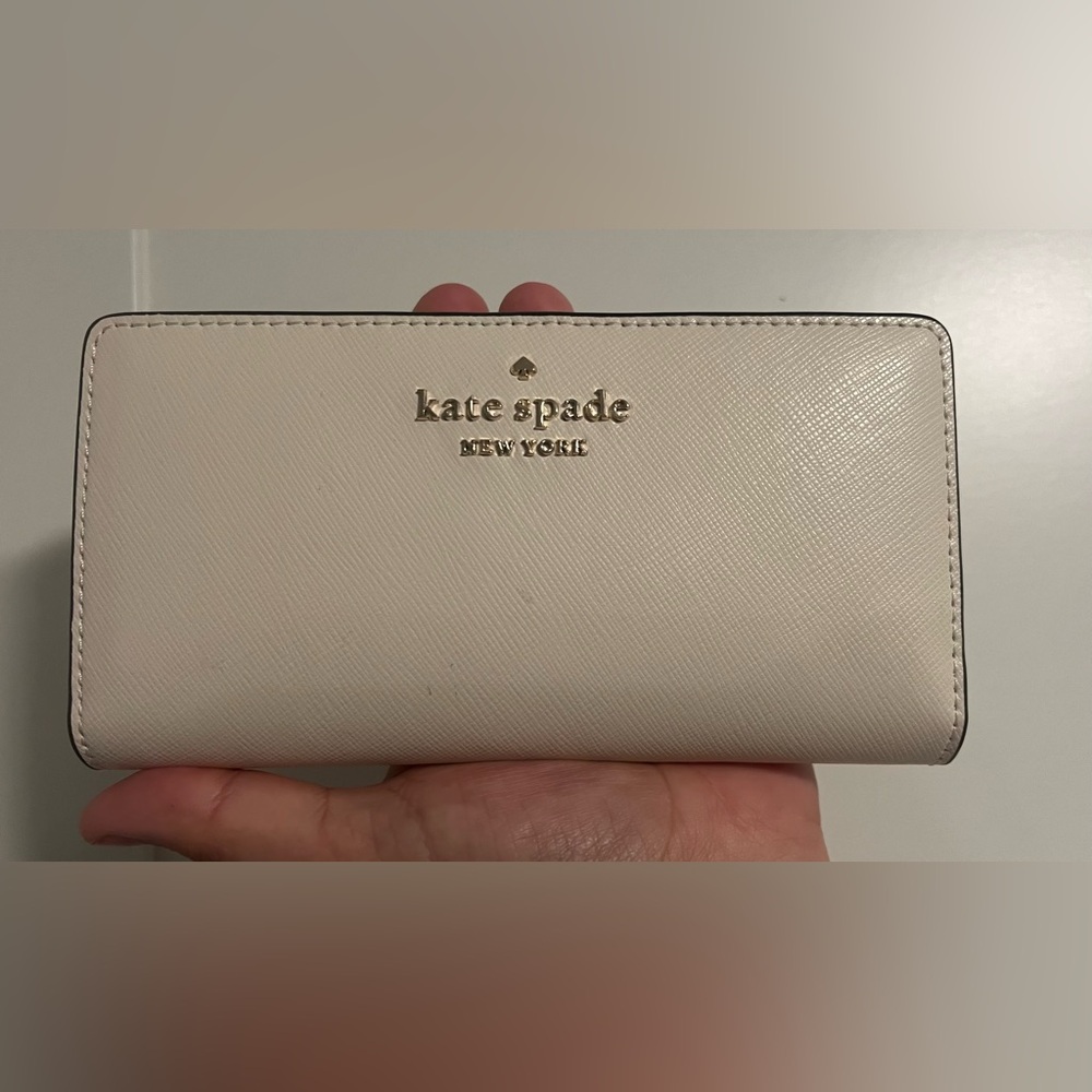 Kate Spade Cream Wallet Sleek Minimalist Design